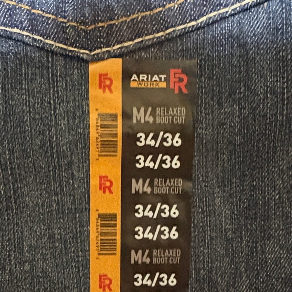 Ariat Men’s Relaxed Bootcut Jeans in Dark Indigo with Contrast Stitching - Picture 3 of 9